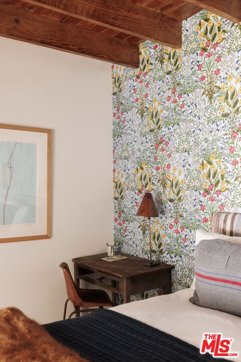 659 East Channel Road Santa Monica, CA 90402 - Photo 16 of 22 a living room with a couch and a potted plant