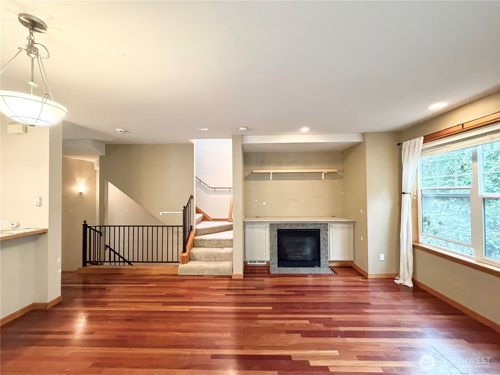 9216 Stone Avenue North, Unit B Seattle, WA 98103 - Photo 5 of 28