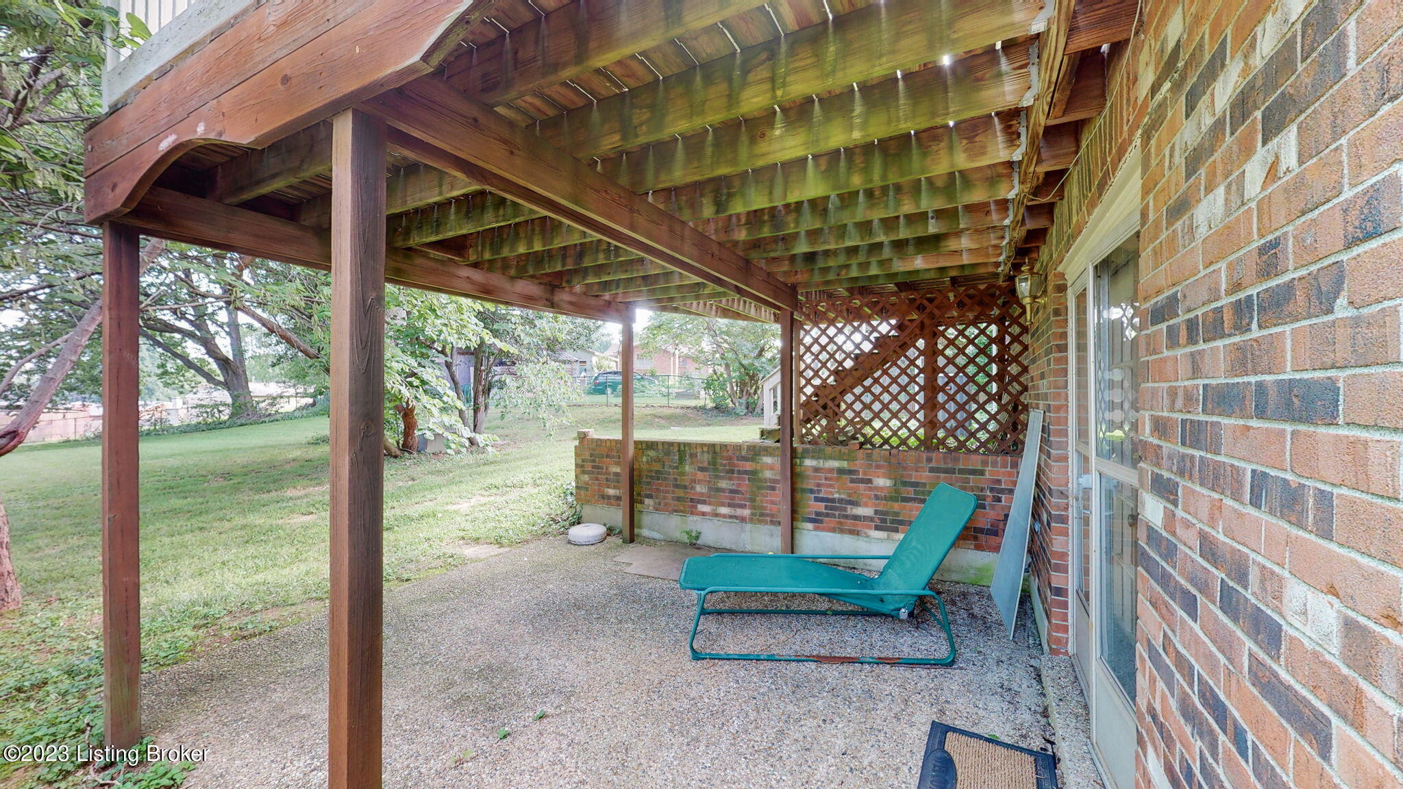5507 Beth Road Louisville, KY 40219 - Photo 30 of 40 Patio