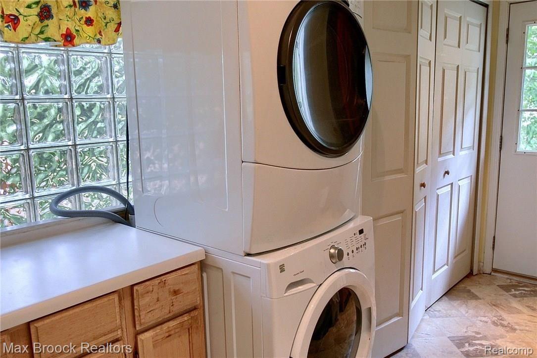 2482 Wickfield Road West Bloomfield, MI 48323 - Photo 19 of 40 Laundry_Room.jpg