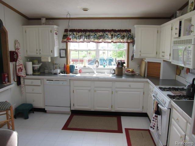 8545 Wildcat Road Jeddo, MI 48032 - Photo 4 of 25 IMG_5549.JPG