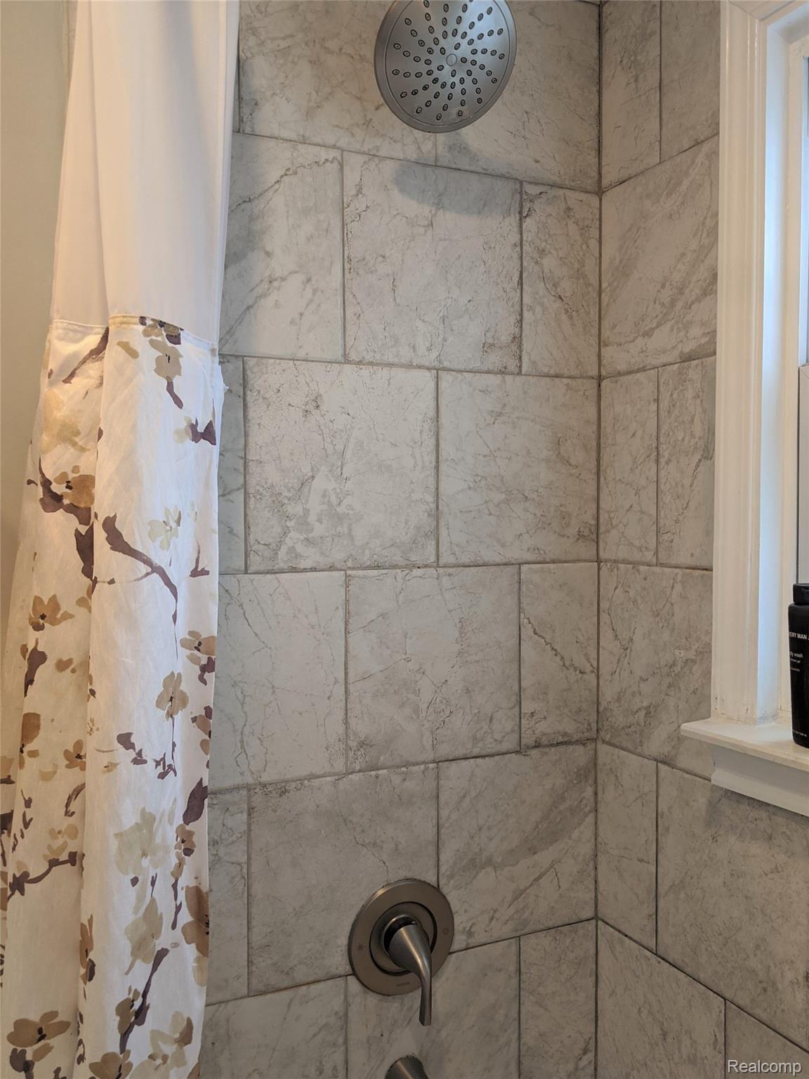 13357 Rosedale Street Southgate, MI 48195 - Photo 17 of 37 Bathroom-new tile work
