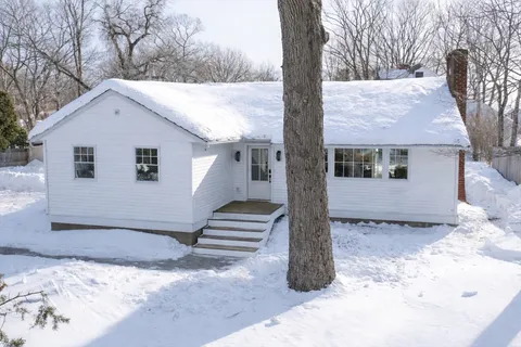 $1,175,000 | 29 Chief Justice Cushing Highway, Hingham, MA 02043