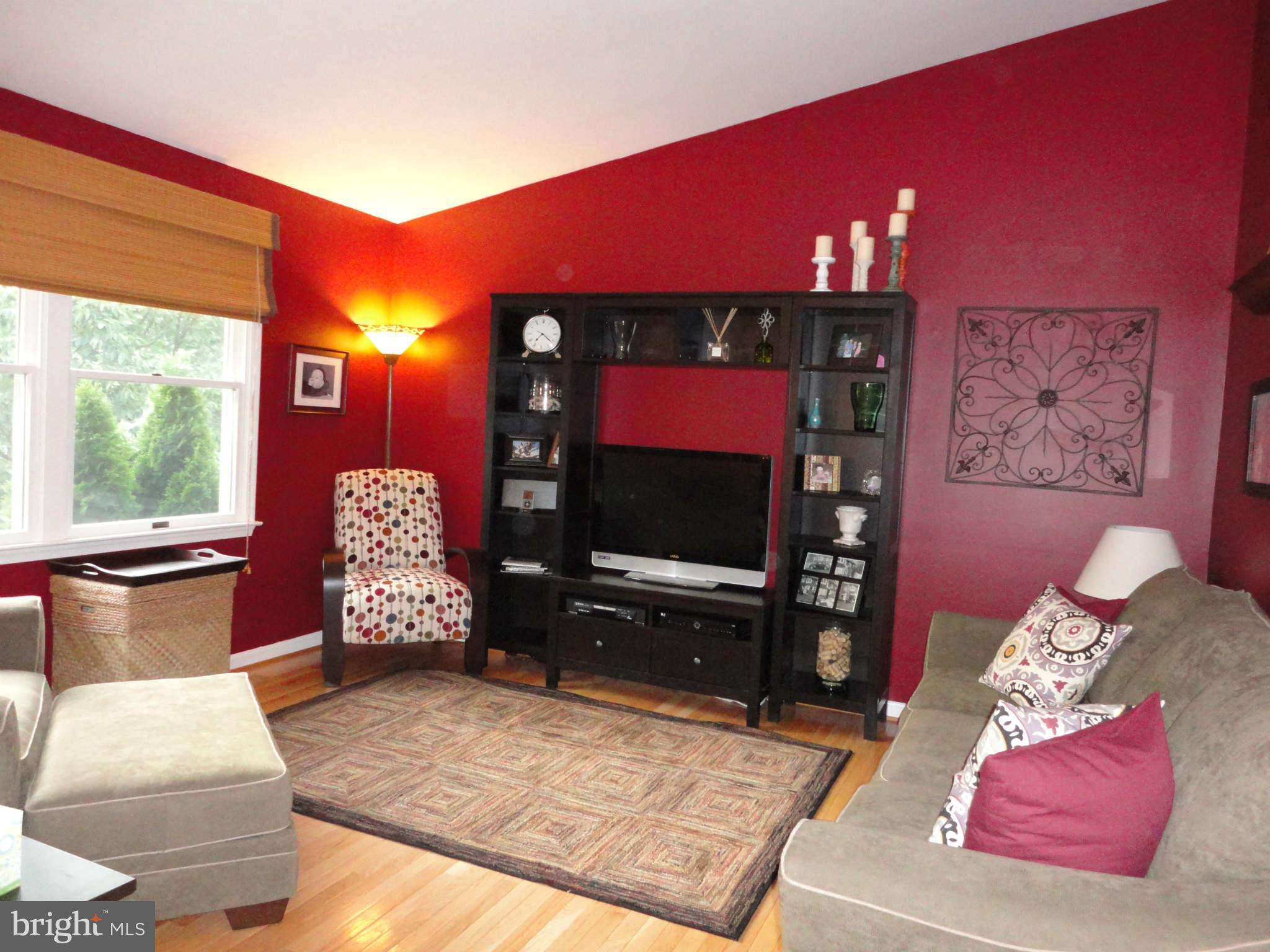 201 Cherry Valley Road Reisterstown, MD 21136 - Photo 3 of 27 Living Room