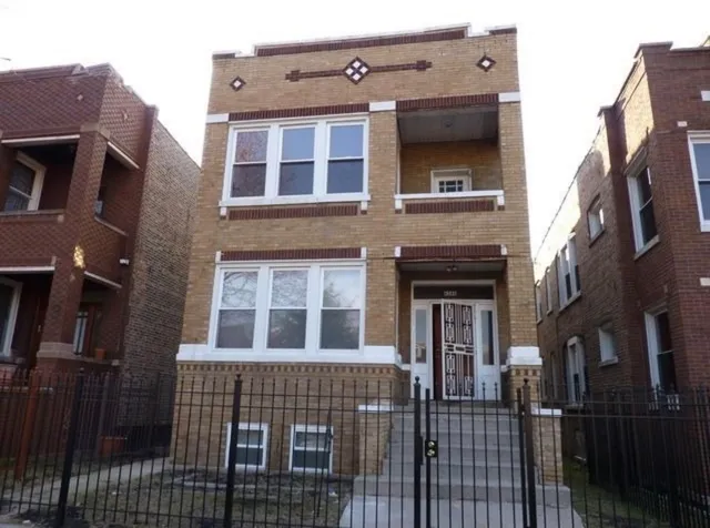 $1,700 | 6546 South Rockwell Street, Unit 2, Chicago, IL 60629