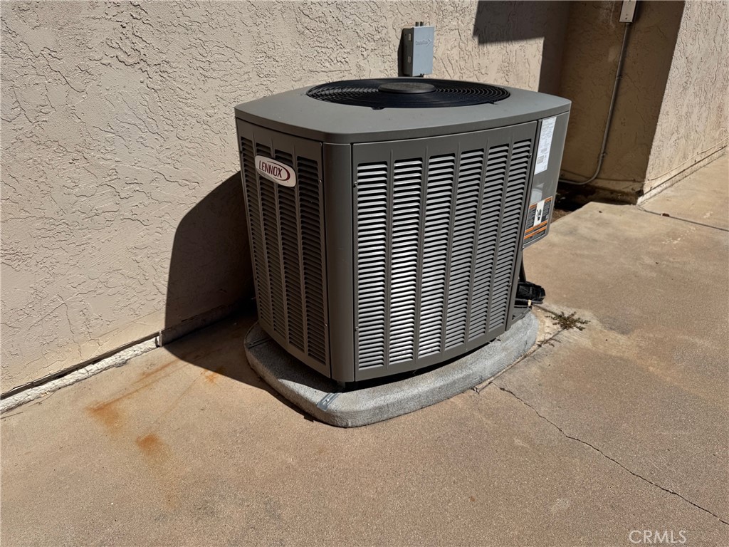 30628 Moontide Court Temecula, CA 92592 - Photo 50 of 53 a kitchen with a sink and cabinets