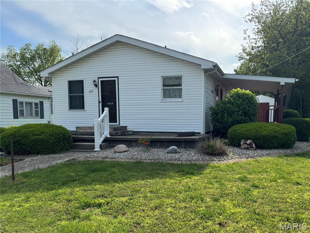 127 Hilton Avenue Panama, IL 62077 - Photo 2 of 23
