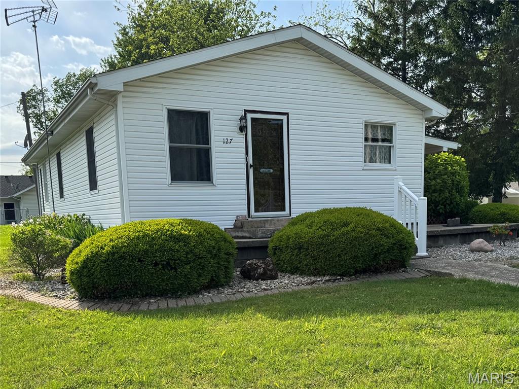 127 Hilton Avenue Panama, IL 62077 - Photo 3 of 23