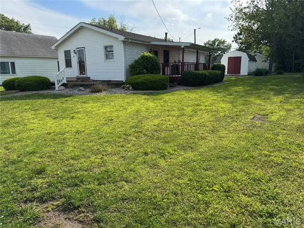 $68,000 | 127 Hilton Avenue, Panama, IL 62077