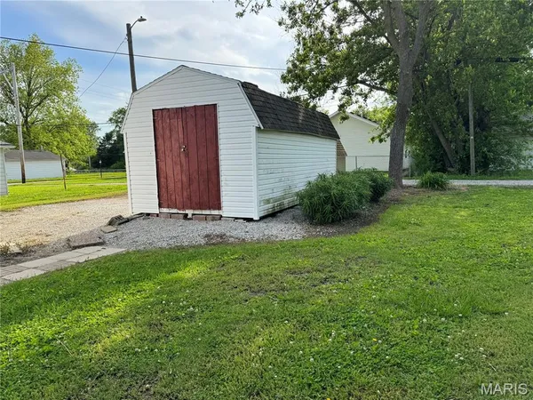 $68,000 | 127 Hilton Avenue, Panama, IL 62077