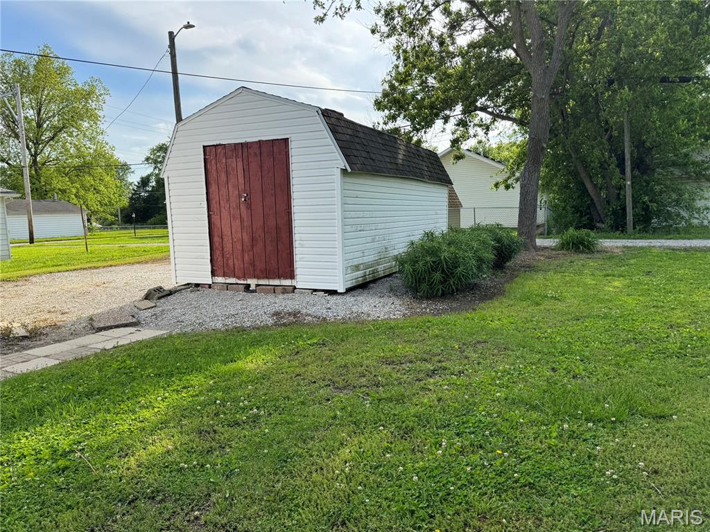127 Hilton Avenue Panama, IL 62077 - Photo 5 of 23