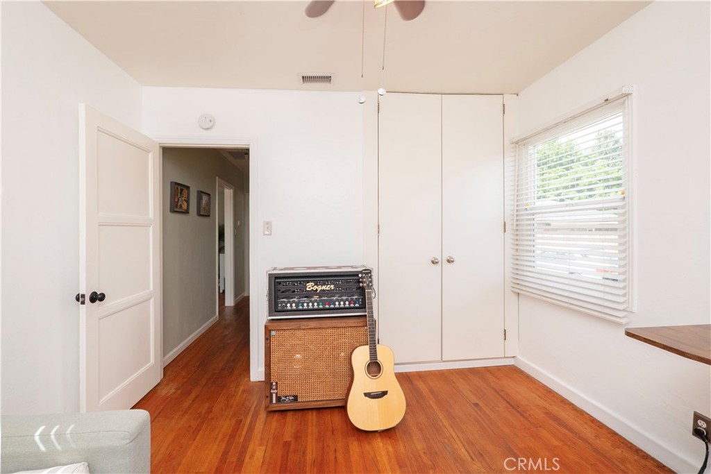 4290 Oakwood Place Riverside, CA 92506 - Photo 17 of 41 a view of a livingroom with wooden floor