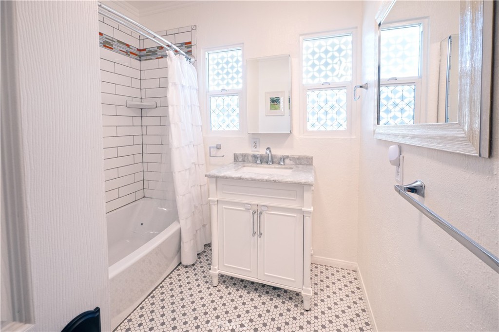 4290 Oakwood Place Riverside, CA 92506 - Photo 18 of 41 a bathroom with a sink a bath tub and a shower