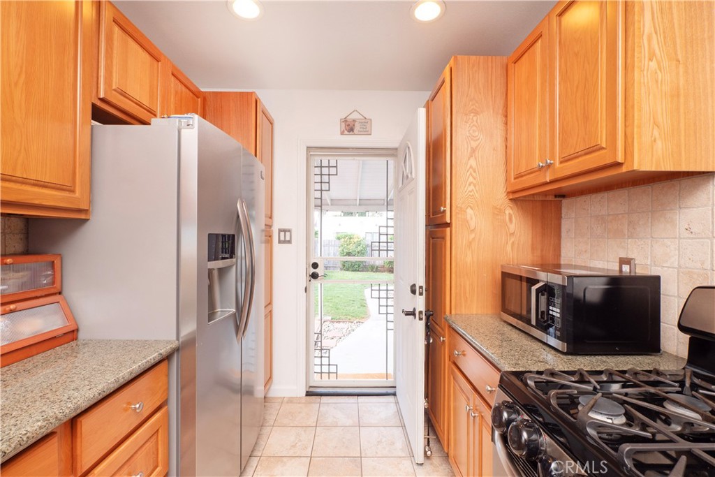 4290 Oakwood Place Riverside, CA 92506 - Photo 27 of 41 a kitchen with stainless steel appliances granite countertop a refrigerator and a stove