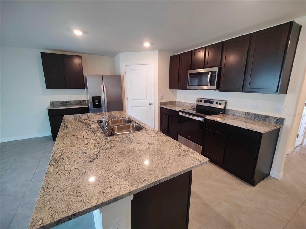 6939 Southeast 112th Street Belleview, FL 34420 - Photo 2 of 22