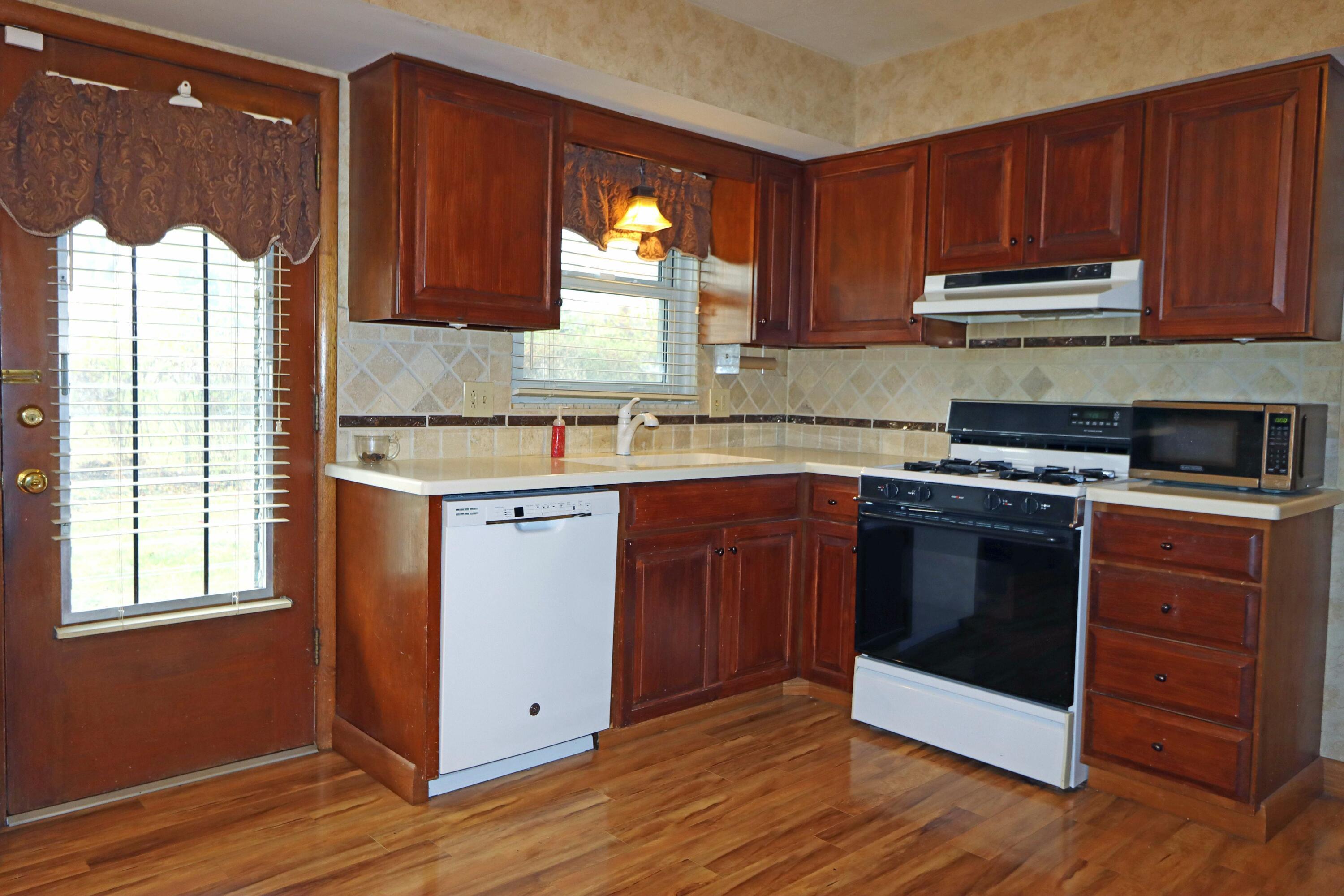 1335 Yorktown Road Columbus, OH 43232 - Photo 13 of 42 tempImageAjrICZ