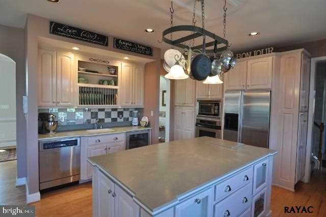 185 Ridgefield Drive York, PA 17403 - Photo 4 of 25 Gallery Image 4