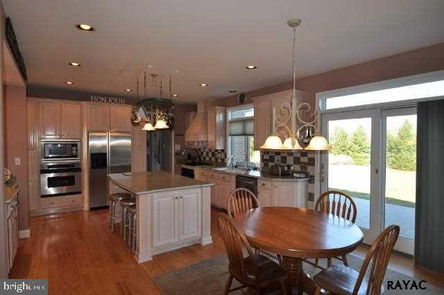 185 Ridgefield Drive York, PA 17403 - Photo 5 of 25 Gallery Image 5