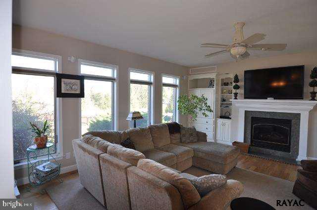 185 Ridgefield Drive York, PA 17403 - Photo 6 of 25 Gallery Image 6