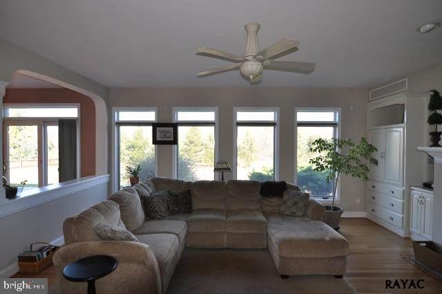 185 Ridgefield Drive York, PA 17403 - Photo 7 of 25 Gallery Image 7