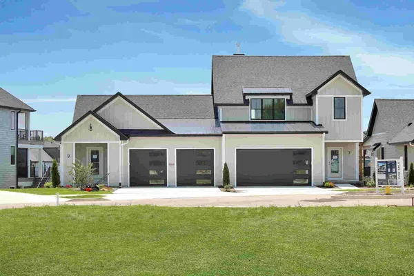 $669,000 | 9 Beech Tree Place, Ottawa, IL 61350
