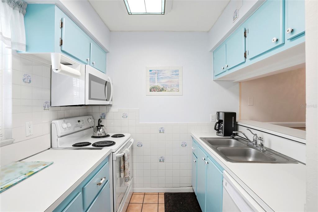 320 Medallion Boulevard, Unit H Madeira Beach, FL 33708 - Photo 11 of 38
