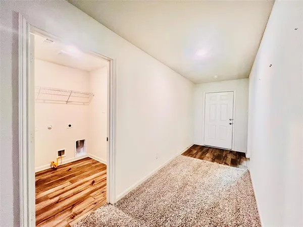 a view of a big room with closet and windows