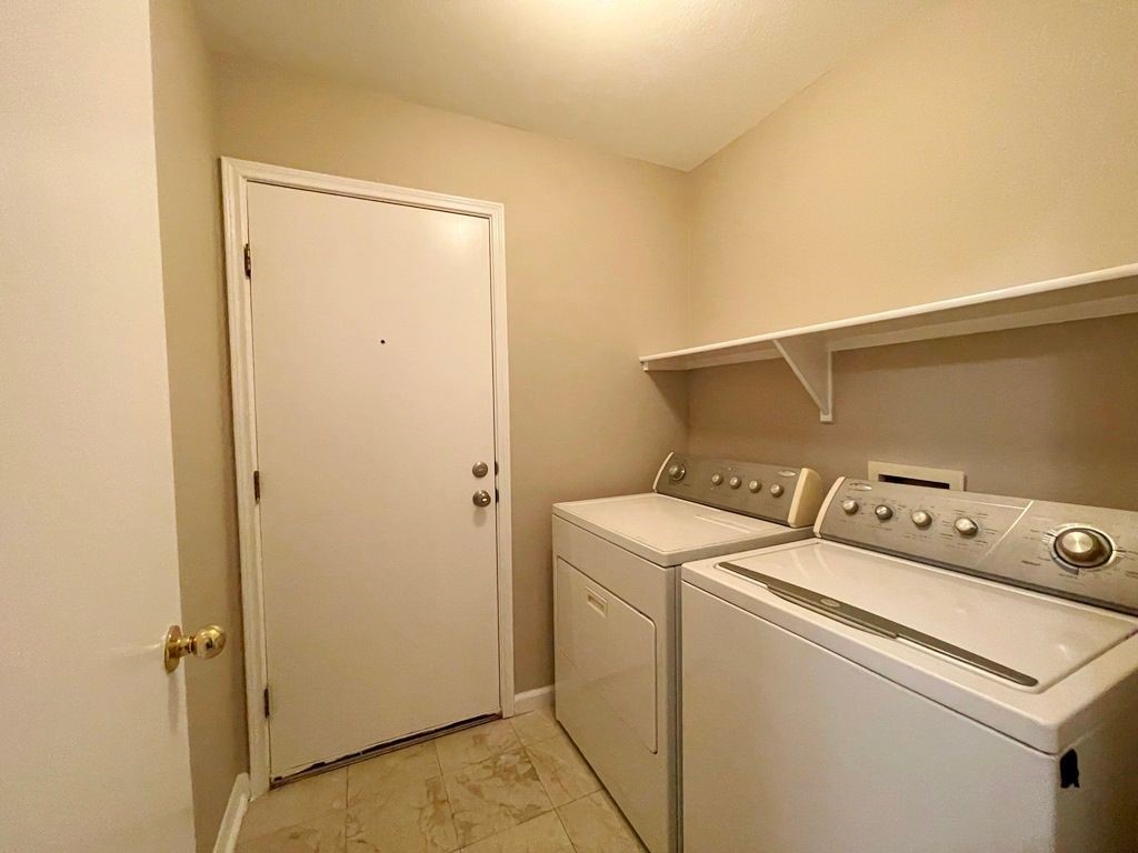 219 Crystal Knoll Boulevard Georgetown, TX 78626 - Photo 25 of 32 a utility room with dryer and washer