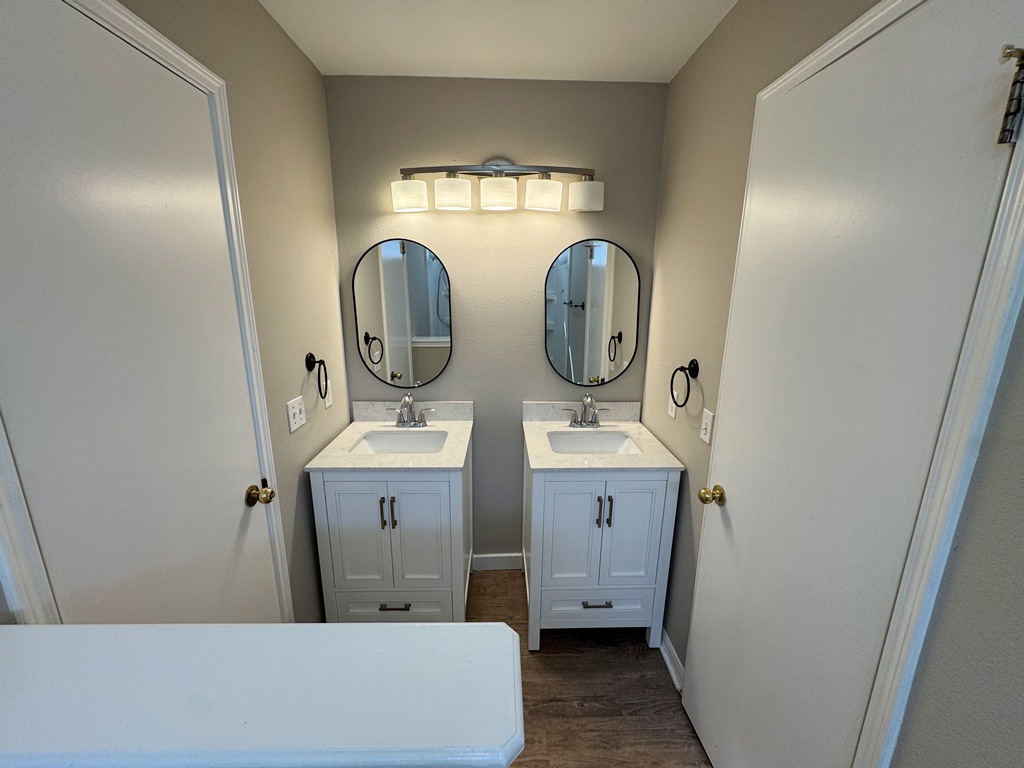 219 Crystal Knoll Boulevard Georgetown, TX 78626 - Photo 10 of 32 a view of bathroom with dual sinks