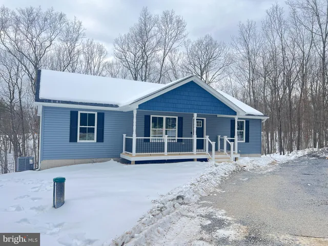 $565,000 | 256 Roundtop Lane, Berkeley Springs, WV 25411