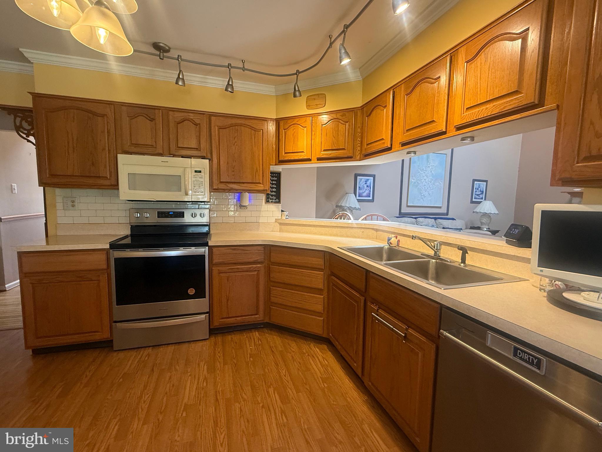 418 Welsford Road Fairless Hills, PA 19030 - Photo 7 of 21 Kitchen