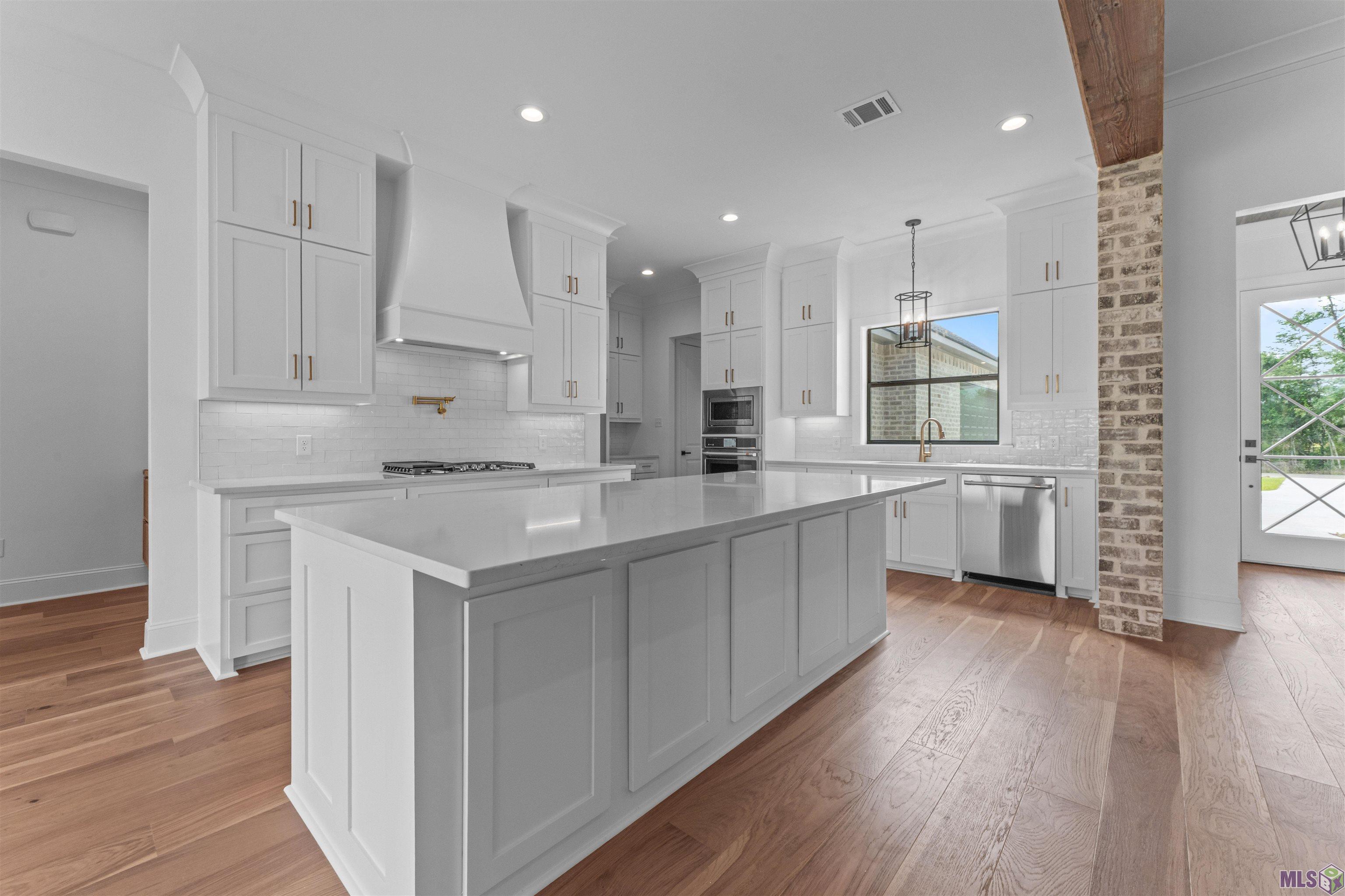 9117 Hillon Hood Road Denham Springs, LA 70726 - Photo 8 of 47