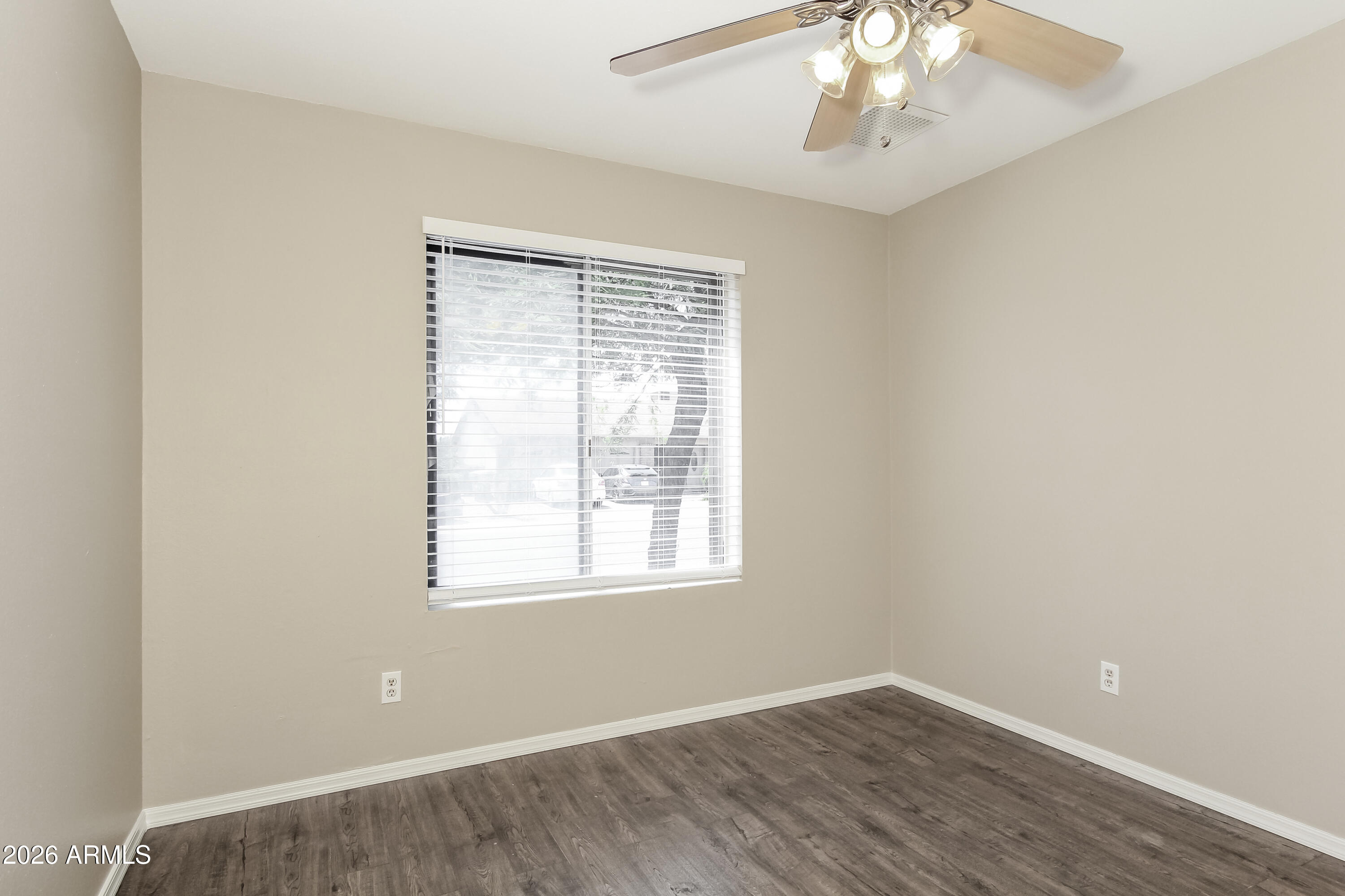 2839 West Wagoner Road Phoenix, AZ 85053 - Photo 4 of 15 1020634.2839 W WAGONER RD - Bedroom