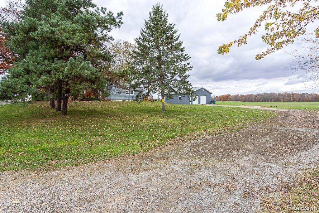 10056 West Iosco Road Fowlerville, MI 48836 - Photo 10 of 29 10056 losco exteriors (8).jpg