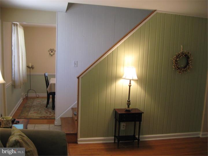 310 Garden Road Springfield, PA 19064 - Photo 4 of 22 Foyer