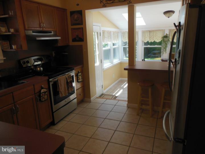 310 Garden Road Springfield, PA 19064 - Photo 6 of 22 Kitchen