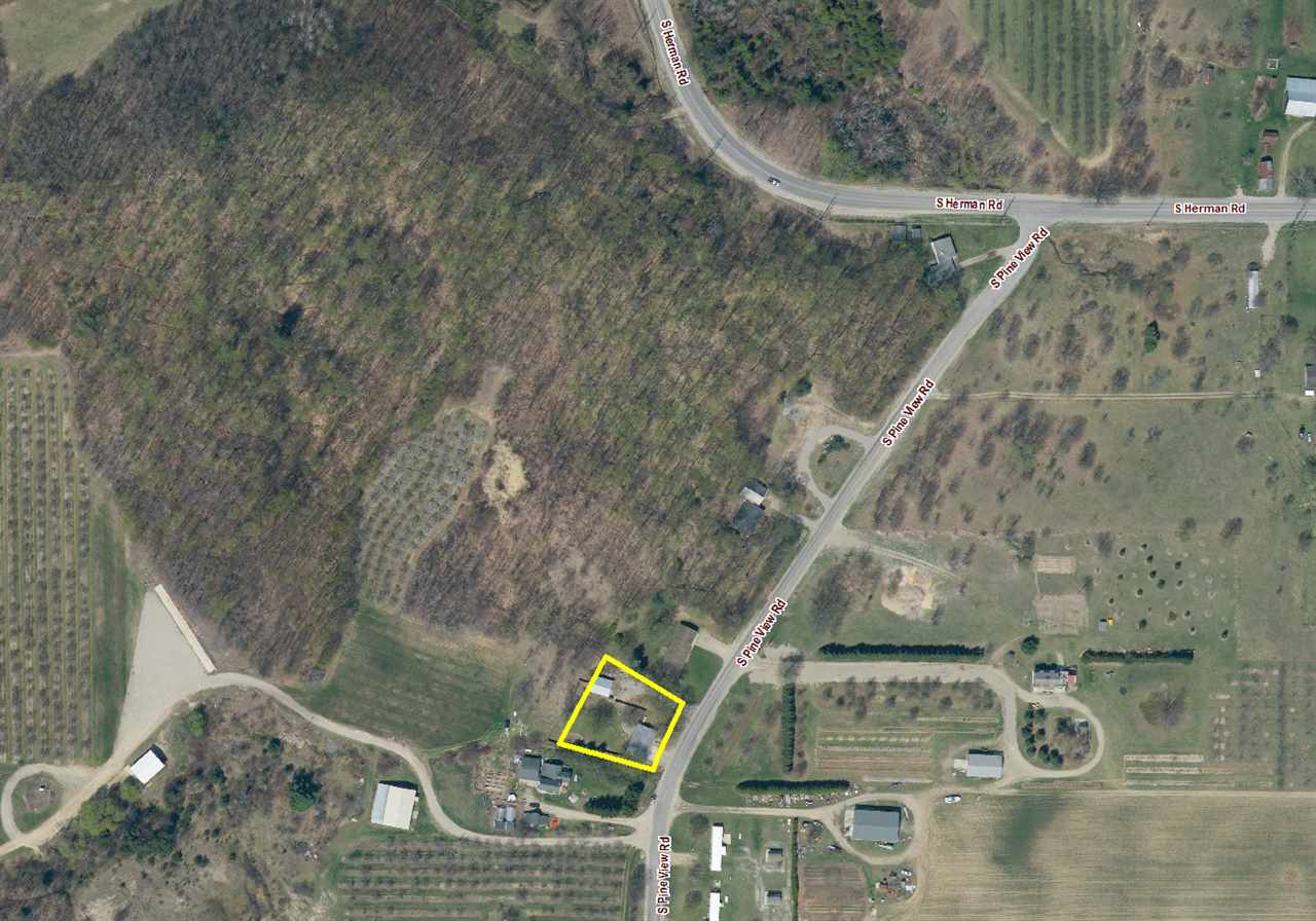 1162 South Pineview Road Suttons Bay, MI 49682 - Photo 30 of 31 1860067-29.JPG