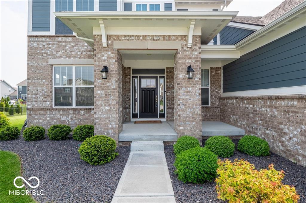 2473 Commons Court Avon, IN 46123 - Photo 2 of 27