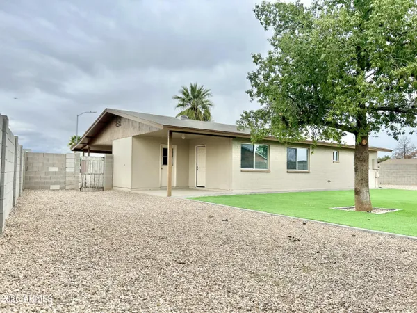$1,995 | 1549 East Diamond Avenue, Mesa, AZ 85204
