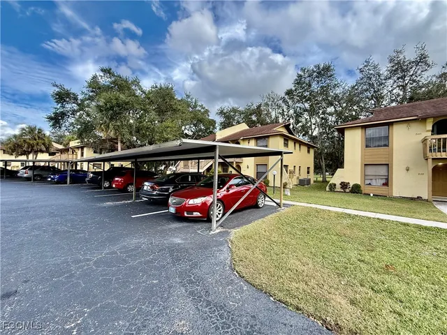 $133,000 | 2133 Golfside Village Drive, Lehigh Acres, FL 33936