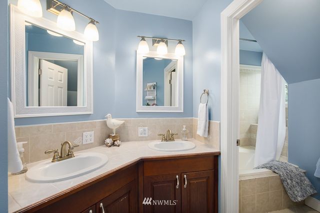 $1,310,000 | 15739 203rd Avenue Southeast, Renton, WA 98059