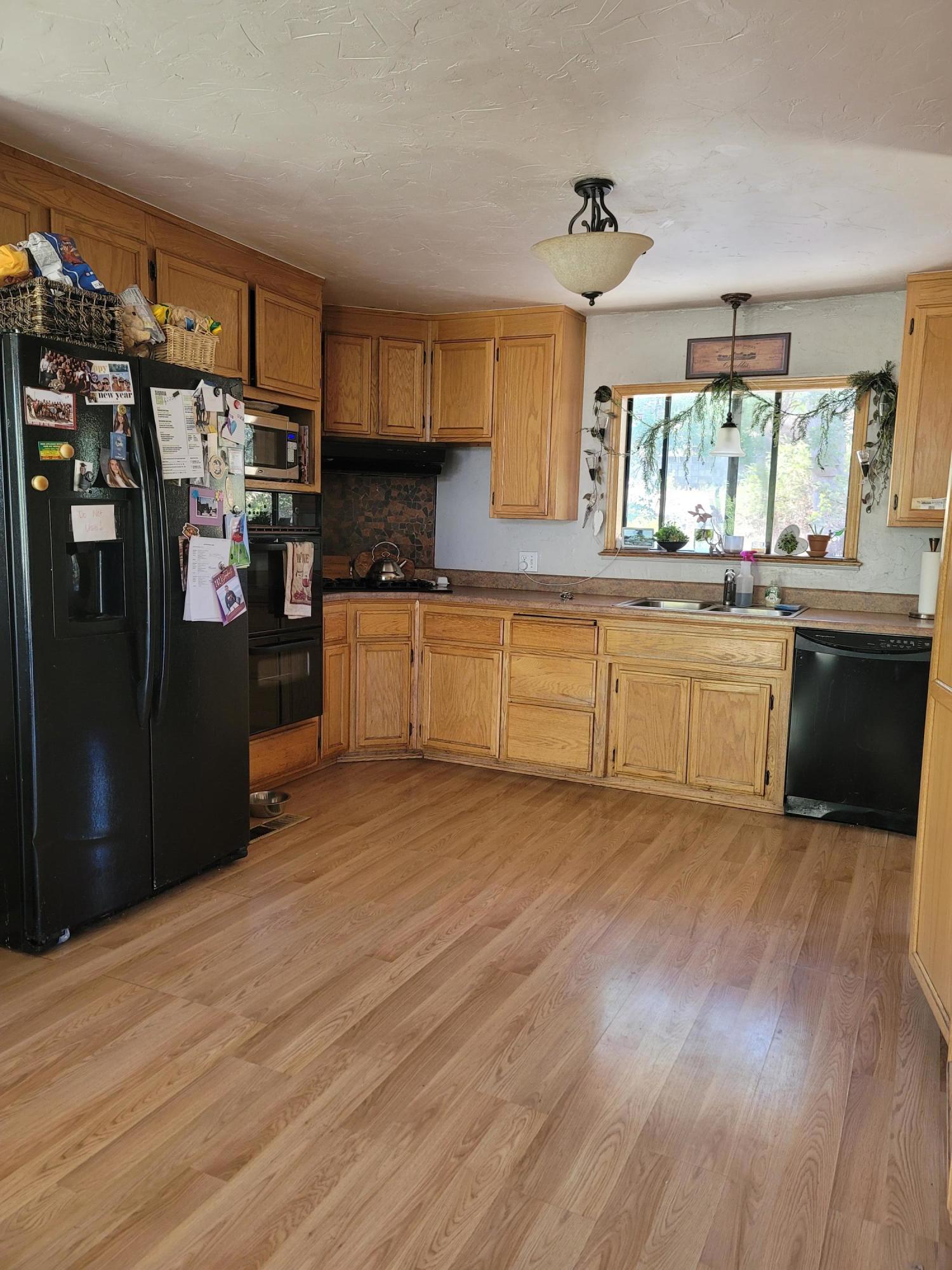8651 Valley View Road Redding, CA 96001 - Photo 11 of 26 20210616_153654