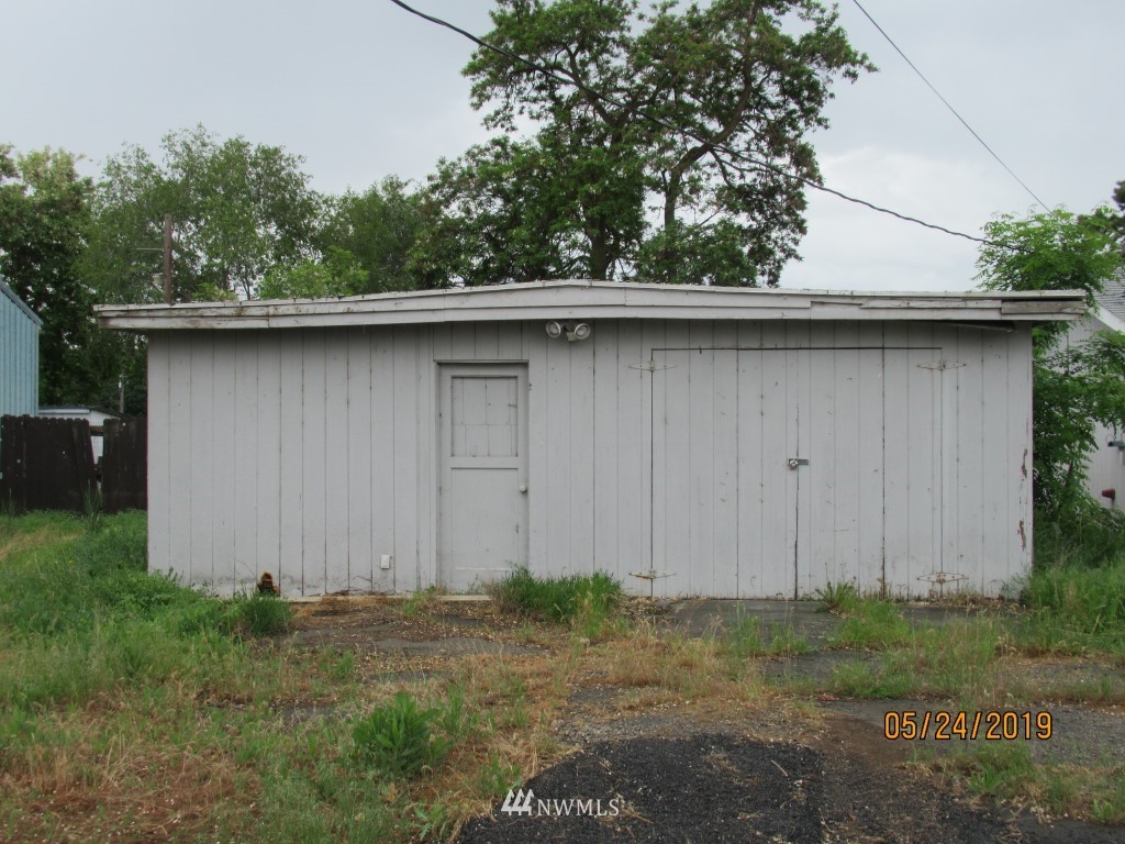 7883 Rainier Road Northeast Moses Lake, WA 98837 - Photo 2 of 8 Gallery Image 2