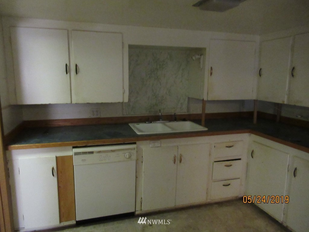 7883 Rainier Road Northeast Moses Lake, WA 98837 - Photo 6 of 8 Gallery Image 6