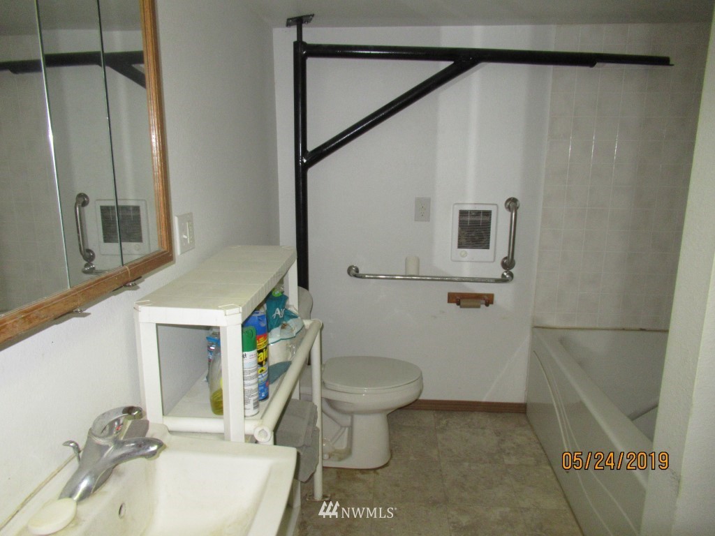 7883 Rainier Road Northeast Moses Lake, WA 98837 - Photo 7 of 8 Gallery Image 7
