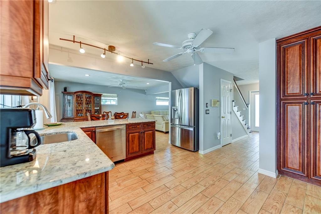 1034 Southeast Riverside Drive Stuart, FL 34996 - Photo 6 of 36 Gallery Image 6