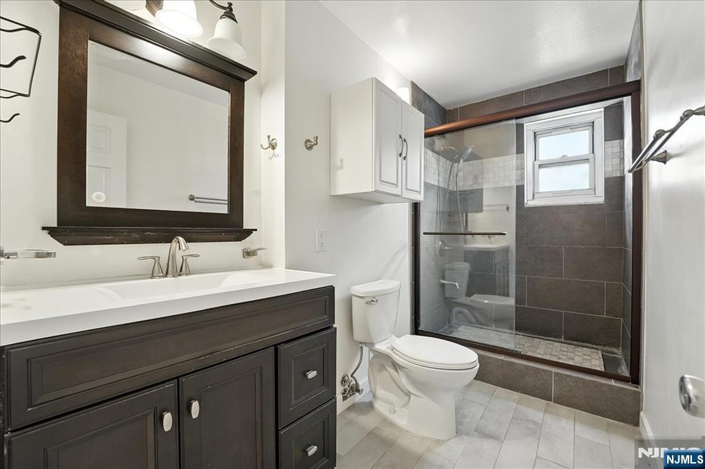 6600 JFK Boulevard East, Unit 18L West New York, NJ 07093 - Photo 13 of 36 a bathroom with a sink a toilet and shower