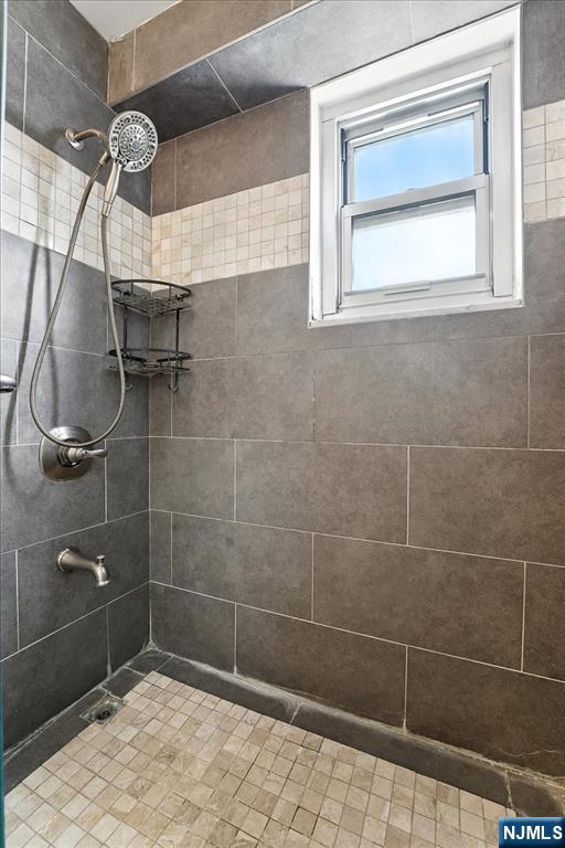 6600 JFK Boulevard East, Unit 18L West New York, NJ 07093 - Photo 14 of 36 a bathroom with a shower