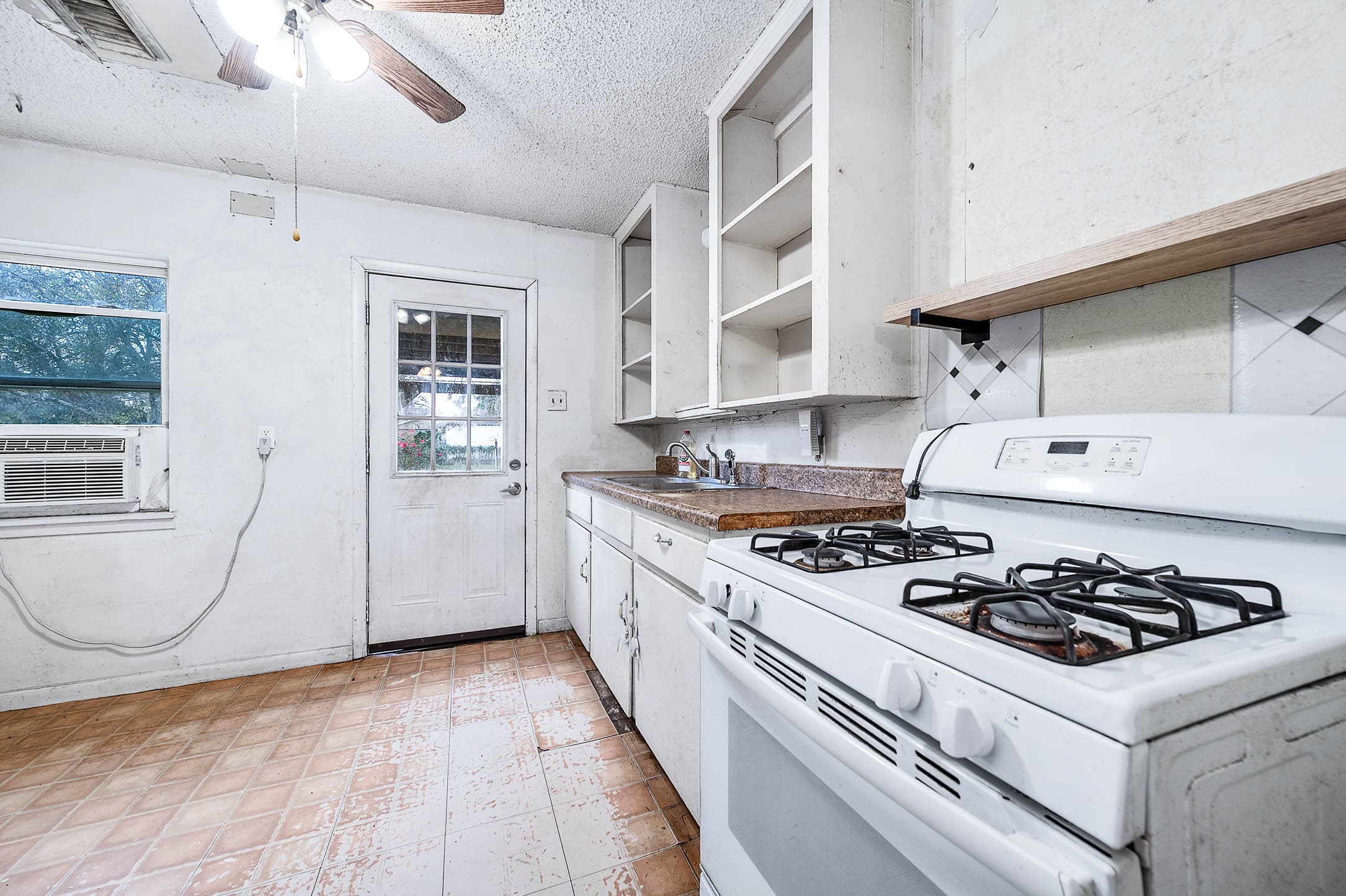 745 Kyle Angleton, TX 77515 - Photo 8 of 22