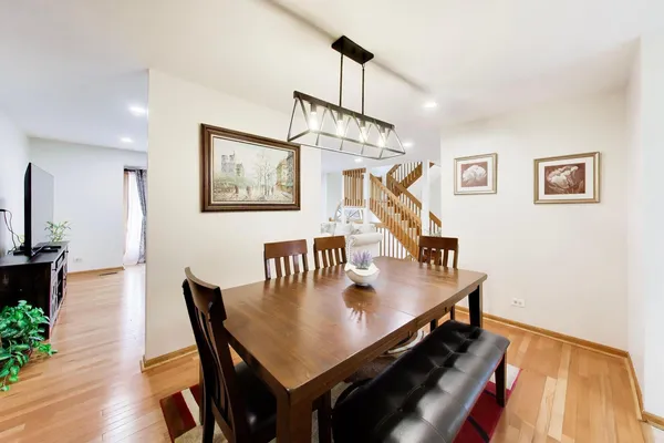 $3,450 | 943 West Essex Place, Arlington Heights, IL 60004